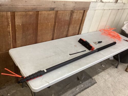 VEVOR 30ft Length Water Fed Brush w/ Squeegee, 33' Hose, Cleaning Tool for Window Glass, Solar Panel - Lot 454