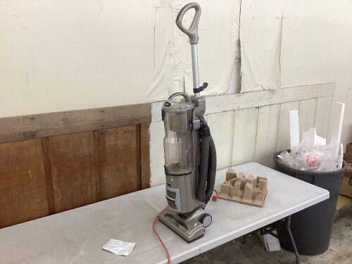Shark Navigator DLX Upright Vacuum Cleaner in Bronze - For Parts or Repair  - Lot 561