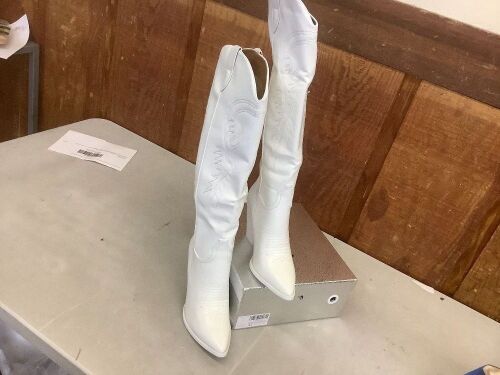 ISNOM Knee High Western Boots, Size 7 - Lot 695