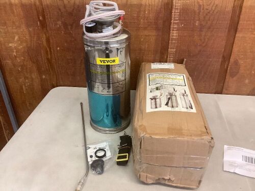 VEVOR 2Gal Stainless Steel Sprayer with 20" Wand, 3FT Reinforced Hose, Pressure Gauge & Safety Valve - Damaged Gauge - Lot 662