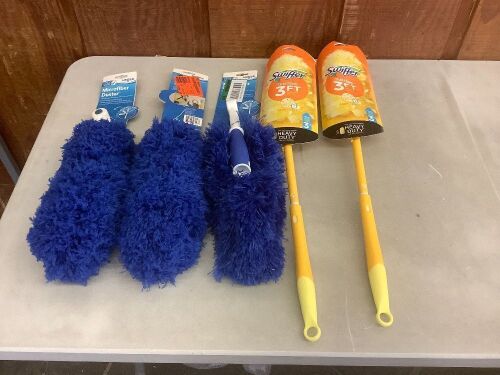 Lot of Dusters  - Lot 588