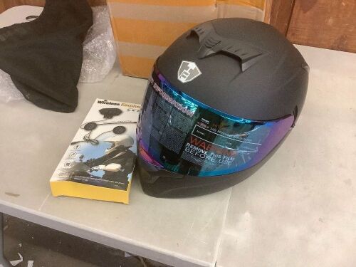 Full Face Motorcycle Helmet with Wireless Earphones - Lot 702