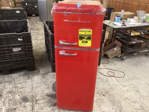 Frigidaire 7.5 cu. ft. Retro Mini Fridge in Red with Rounded Corners and Top Freezer - Damage on Side - Lot 76