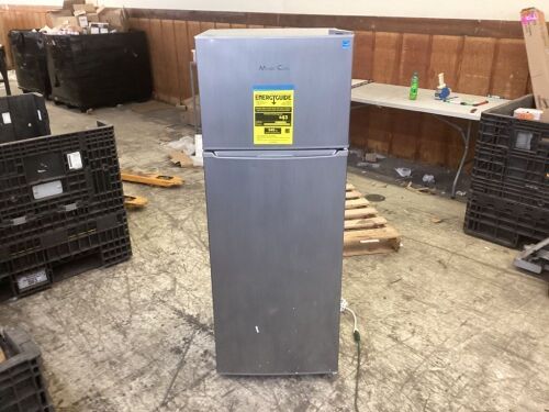 Magic Cool 7.4 cu. ft. Built In and Standard Apartment Size Top Freezer Refrigerator in Stainless Steel - Lot 77