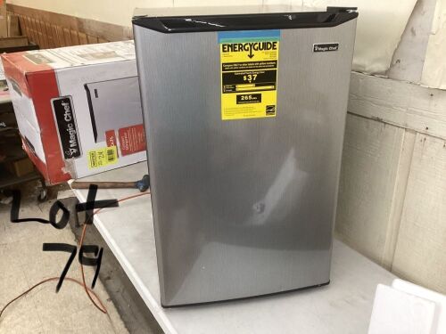 Magic Chef 4.5 cu. ft. Mini Fridge with True Freezer in Stainless Look - Lot 79