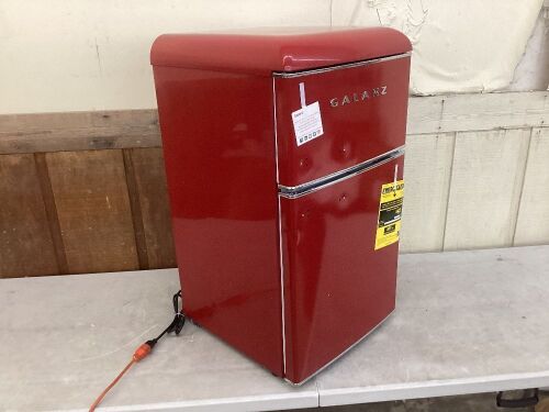 Galanz 3.1 cu. ft. Retro Mini Fridge in Red with Dual Door True Freezer - Dent in Door  - Lot 45
