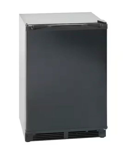 Avanti 24 in. 5.2 cu.ft. Mini Refrigerator in Black without Freezer - Lot 45
