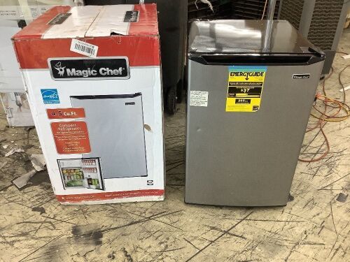 Magic Chef 4.5 cu. ft. Mini Fridge with True Freezer in Stainless Look - Dented - Lot 95