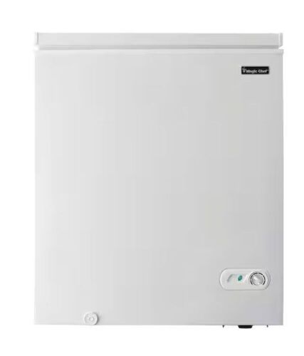Magic Chef 5.0 cu. ft. Chest Freezer in White - Noisy  - Lot 97