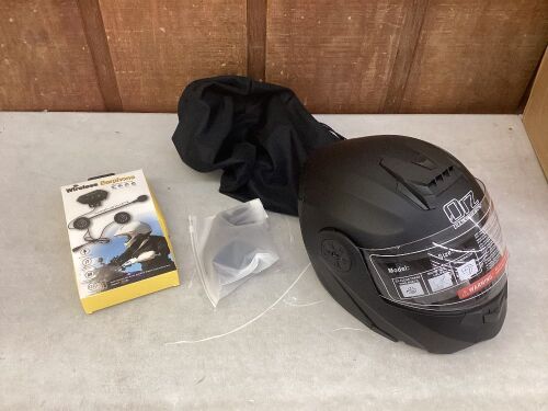 Full Face Motorcycle Helmet with Wireless Earphone - Lot 211