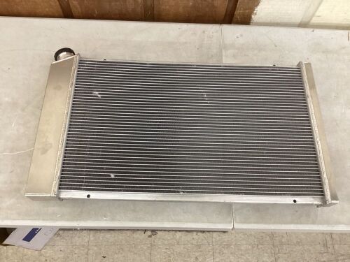 3 Row Radiator Fits Chevy GMC C/K 1500 2500 3500 Pick-Up 5.0L 5.7L V8 1988-1997 28''Wide - Lot 218
