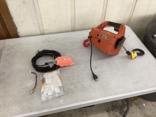 VEVOR 1100lbs Portable Electric Winch, 1500W 110V, 25ft Lifting Height, w/Wireless Remote Control and Overload Protection  - Lot 313