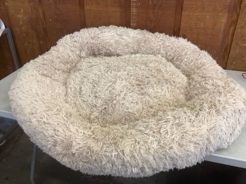Fuzzy Pet Bed  - Lot 337