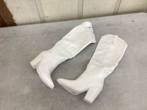 ISNOM Women's Knee High Western Boots, Size 7  - Lot 371