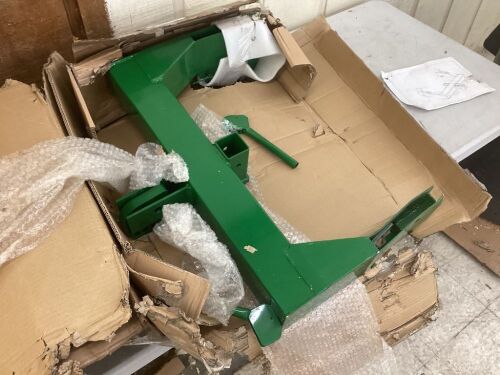 VEVOR 3-Point Tractor Quick Hitch, 28.31" Between Lower Arms, No Welding & 5 Level Adjustable Bolt, Adaptation to Category 1 & 2 Tractors, 3000 LBS Lifting Capacity - Lot 645