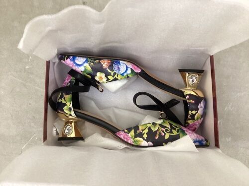 Women's Pointed Toe Heels - Lot 299