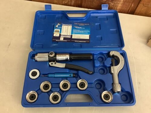 VEVOR Hydraulic Tube Expander 7 Lever HVAC Swaging Tool Kit 3/8 to 1-1/8inch - Lot 146