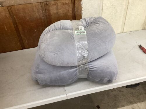 Momcozy Pregnancy Body Pillow  - Lot 245