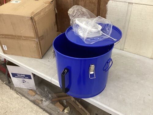 VEVOR 10 Gal Oil Disposal Bucket w/Rust-proof Coating, Lid & Lock Clips  - Lot 273