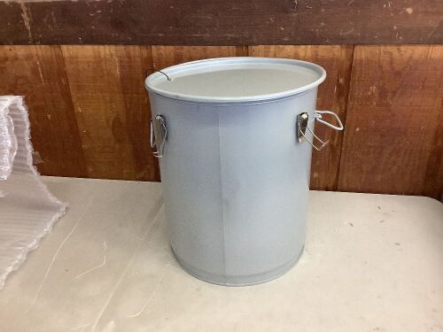 VEVOR Coated Carbon Steel Fryer Grease Bucket with Caster Base, 15.9 Gal - Dented, Bent Latches - Lot 322