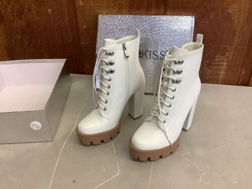 Wetkiss White Platform Lace Up Ankle Boots, Size 6  - Lot 340