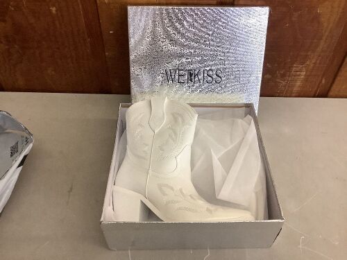 Wetkiss Women's White Ankle Boots, Size 9.5  - Lot 341