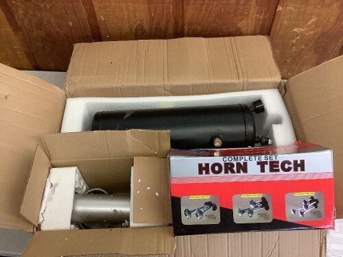 VEVOR 150DB 2.6 Gal Train Air Horn Kit For Truck 12V 200PSI  - Lot 344