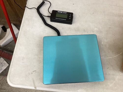 VEVOR 440 lbs x 1.7 oz. Heavy Duty Postal Scale with Timer, Tare Function, HD LCD Screen - Lot 414