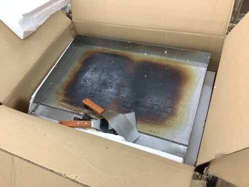 VEVOR 26" 3200W Stainless Steel Electric Countertop Griddle w/Drip Hole, No Plug - For Parts or Repair  - Lot 636
