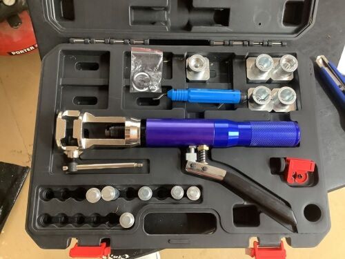 VEVOR 45° Double Flaring Brake Repair Tool Kit for 1/4" -3/8", with Tube Cutter and Deburrer - Lot 712