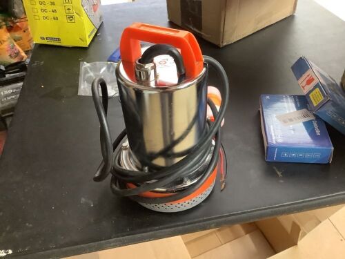 Lot of (2) Submersible Pumps  - Lot 716
