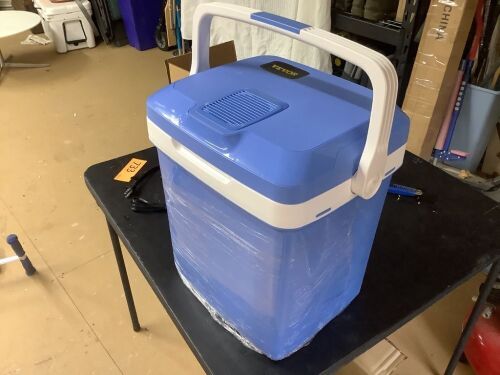 VEVOR Electric Cooler 28 Qt. Portable Thermoelectric Fridge Plug in Refrigerator 12V  - Lot 733