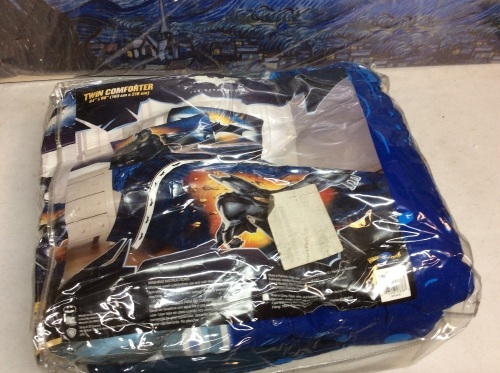 Batman Twin Size Comforter. Appears New. E-Commerce Return - Lot 317