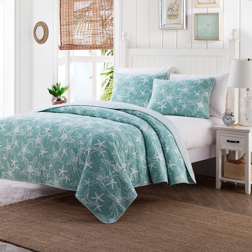 3 Piece Coastal Seaside Starfish Motif Reversible Quilt Set King Size - Appears New  - Lot 402