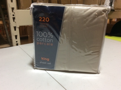 220 Thread Count 100% Cotton King Sheet Set. Appears New - Lot 674