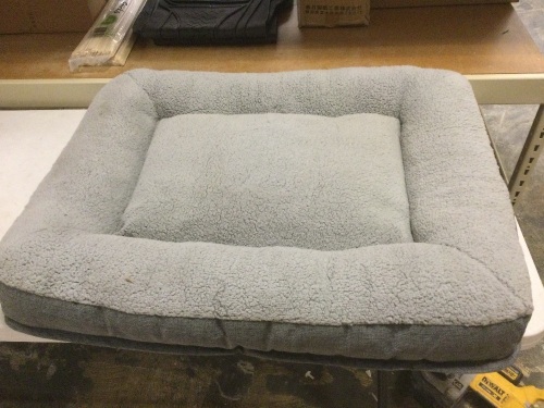 Unused Pet Bed - Lot 748
