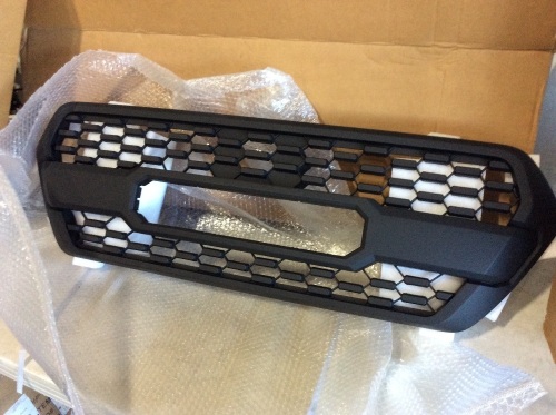 Lot of (3) Front Bumper Grills, Unknown Fitment - Lot 858