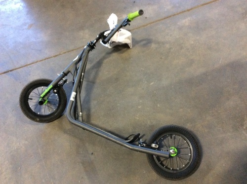 Mongoose R6174 12" Inflatable Tire Kick Scooter  - Lot 1166