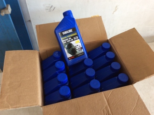 Case of (12) 1 Qt Yamalube 4-Stroke Outboard Motor Marine Performance Engine Oil 10W30 - Lot 361