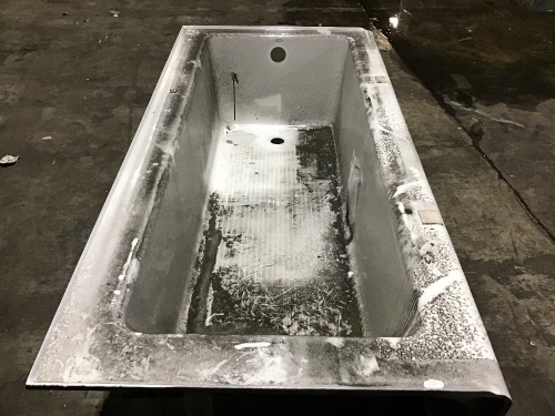 Kohler 66" x 32" Bath Tub with ClearFlo Brass Toe Tap Bath Drain - Lot 312