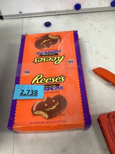 Box Of Reeses Peanut Butter Pumpkins 36 Count  - Lot 2738