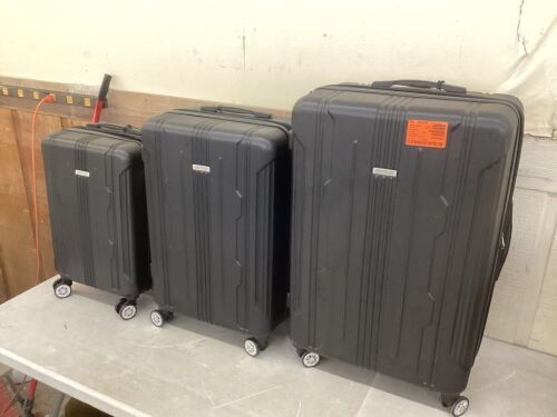 Santa Cruz 3-Piece Black Hardside Spinner Luggage Set - Scuffed - Lot 95
