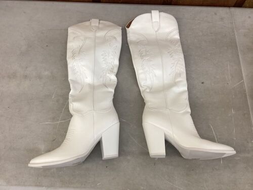 ISNOM White Western Boots, Size 11  - Lot 701