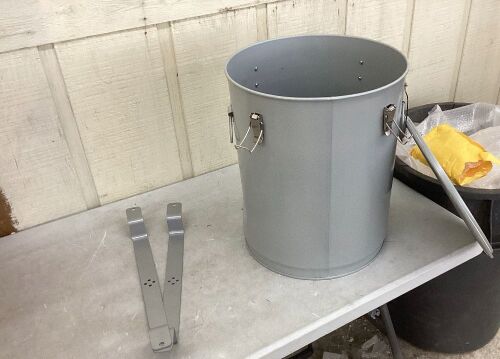 VEVOR 15.9 Gal Coated Carbon Steel Oil Filter Pot with Caster Base, with Lid Lock Clip Nylon Filter Bag - Lot 264
