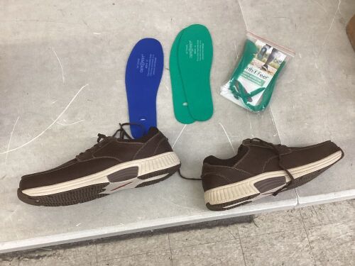 OrthoFeet Men's Casual Orthopedic Shoes, Size 13 X-Wide - Lot 317