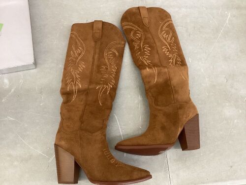 ISNOM Brown Knee High Western Boots, Size 8 - Lot 369