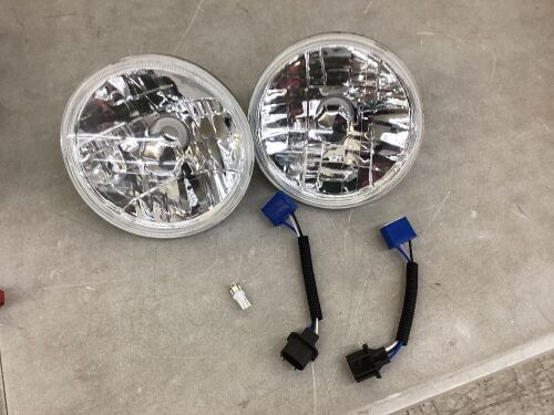 Set of 2 Head Lights  - Lot 405