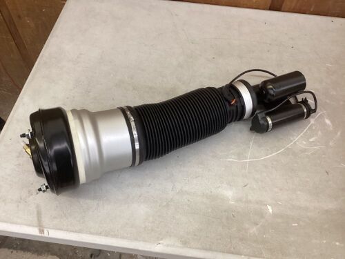 Air Strut, Unknown Fit  - Lot 471