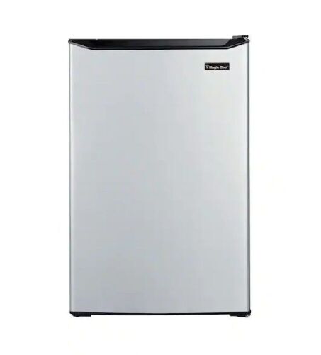 Magic Chef 4.5 cu. ft. Mini Fridge with True Freezer in Stainless Look - Dented - Lot 43