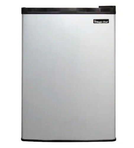 Magic Chef 2.6 cu. ft. Mini Fridge in Stainless Look, ENERGY STAR  - Lot 499